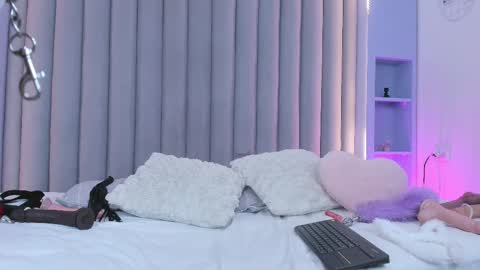I M  L U N A  online show from 03-06-25, 05:46
