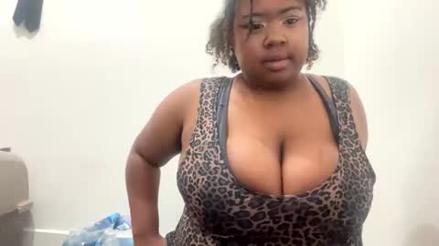 lunamoth00 online show from 01-13-26, 01:05