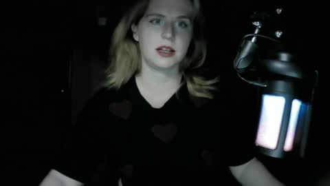 Snapshot of lunamystique_ chatting on 10-04-25, 08:18 lunamystique_ online show from 10-04-25, 08:18