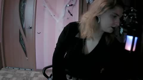 lunamystique_ online show from 11-05-25, 10:04