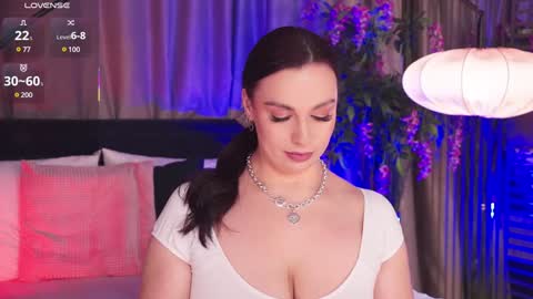 Luna  next streams Mon Fri Sat Sun 8pm-5am gmt0 online show from 02-05-25, 01:04