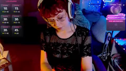 Snapshot of lunaoddity chatting on 02-09-25, 08:56 Luna online show from 02-09-25, 08:56