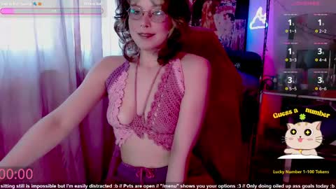 Snapshot of lunaoddity chatting on 03-22-26, 04:43 Luna online show from 03-22-26, 04:43