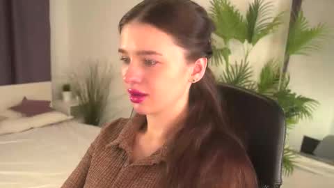 lunaolivia_ online show from 11-15-25, 12:56