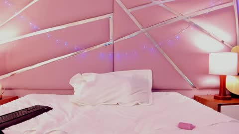 Snapshot of lunapagee chatting on 01-25-25, 05:40 Luna Page online show from 01-25-25, 05:40