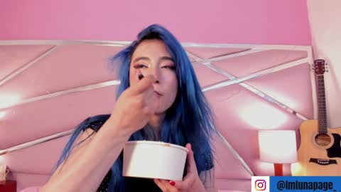 Snapshot of lunapagee chatting on 02-03-25, 02:24 Luna Page online show from 02-03-25, 02:24