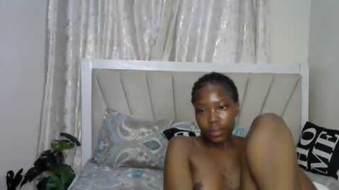 Snapshot of lunar_chocolate000 chatting on 04-02-26, 01:31 Smiley online show from 04-02-26, 01:31