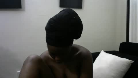 Snapshot of lunar_chocolate000 chatting on 05-07-26, 03:12 Smiley online show from 05-07-26, 03:12