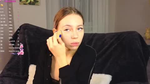 Snapshot of lunariabliss chatting on 09-17-25, 04:19 Kelly online show from 09-17-25, 04:19