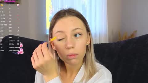 Snapshot of lunariabliss chatting on 09-26-25, 02:43 Kelly online show from 09-26-25, 02:43