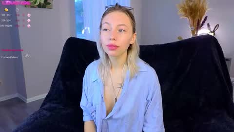 Snapshot of lunariabliss chatting on 10-04-25, 02:48 Kelly online show from 10-04-25, 02:48