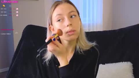 Snapshot of lunariabliss chatting on 10-06-25, 02:36 Kelly online show from 10-06-25, 02:36