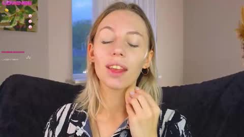 Snapshot of lunariabliss chatting on 10-10-25, 02:38 Kelly online show from 10-10-25, 02:38