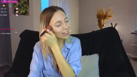 Snapshot of lunariabliss chatting on 10-11-25, 02:37 Kelly online show from 10-11-25, 02:37