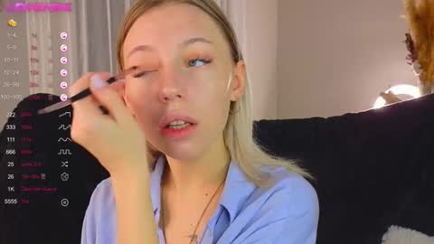 Snapshot of lunariabliss chatting on 10-28-25, 02:42 Kelly online show from 10-28-25, 02:42