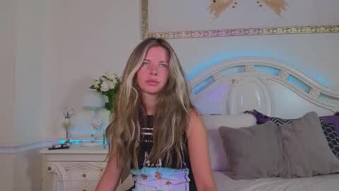 Luna Rishi online show from 09-09-25, 11:43