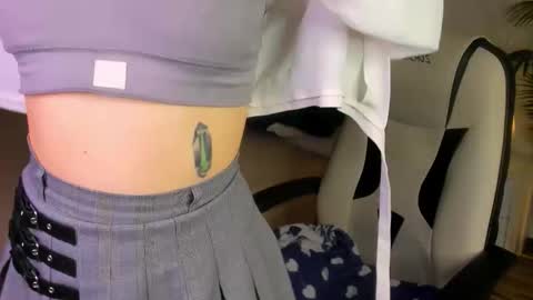 Lily online show from 11-19-25, 05:29