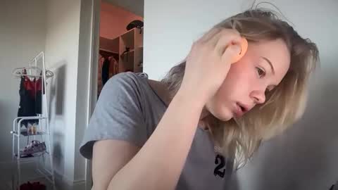 lunarose17 online show from 02-05-26, 07:07