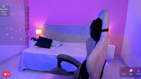 Luna online show from 01-30-25, 03:11