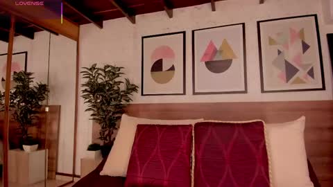 Luna Ruso  online show from 05-10-26, 06:46