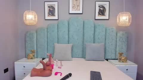 Luna online show from 06-18-26, 11:36