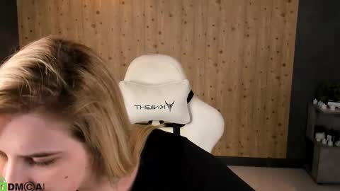 LunasShine online show from 02-06-26, 04:17