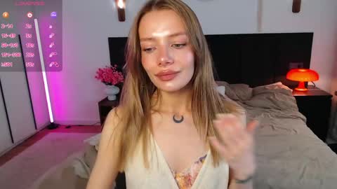 LunaticaBae online show from 05-11-26, 03:45
