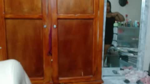 Snapshot of lunaticccccc chatting on 10-27-25, 04:33 Luna follow me on Instagram online show from 10-27-25, 04:33