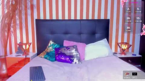 Snapshot of lunatoledo chatting on 09-17-25, 12:40 Luna Toledo online show from 09-17-25, 12:40