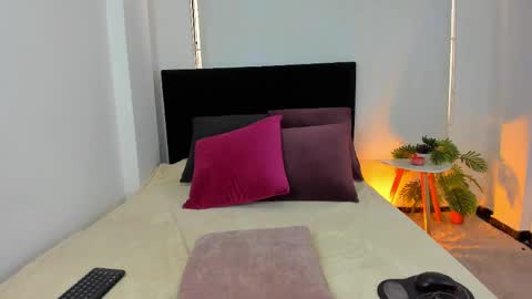 lunavelvet7 online show from 09-19-25, 04:40