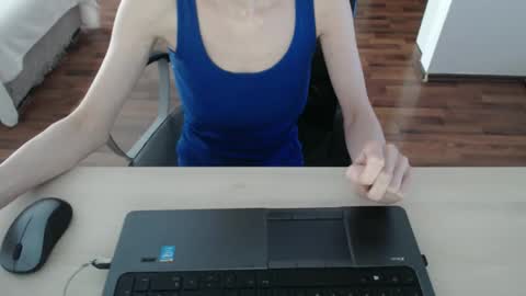 lunavibe_ online show from 05-18-26, 12:44