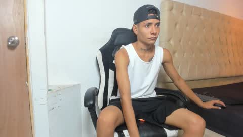 Snapshot of lunay_bigcock420 chatting on 09-29-25, 01:22 lunay_bigcock420 online show from 09-29-25, 01:22