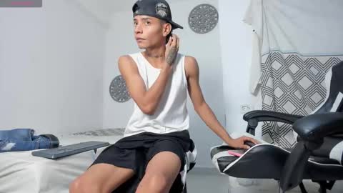 Snapshot of lunay_bigcock420 chatting on 10-13-25, 02:33 lunay_bigcock420 online show from 10-13-25, 02:33