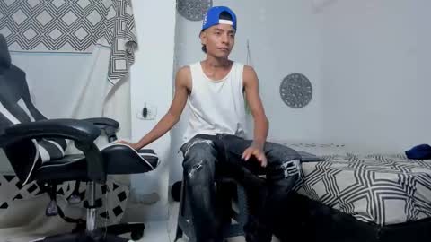 Snapshot of lunay_bigcock420 chatting on 10-25-25, 09:50 lunay_bigcock420 online show from 10-25-25, 09:50