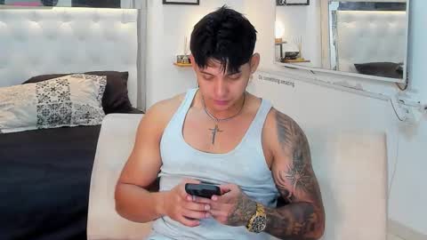 Snapshot of lunay_xtreemboy chatting on 10-24-25, 01:03 Lunay online show from 10-24-25, 01:03