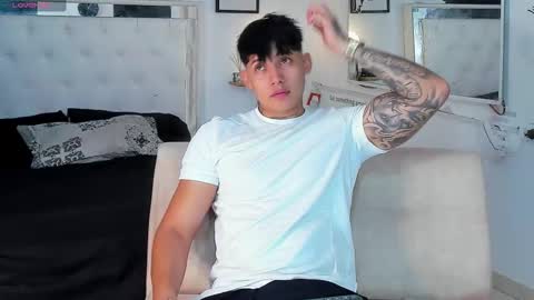 Snapshot of lunay_xtreemboy chatting on 11-12-25, 11:36 Lunay online show from 11-12-25, 11:36