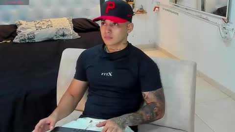 Snapshot of lunay_xtreemboy chatting on 11-14-25, 12:09 Lunay online show from 11-14-25, 12:09