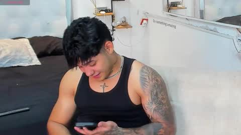 Snapshot of lunay_xtreemboy chatting on 11-21-25, 12:21 Lunay online show from 11-21-25, 12:21