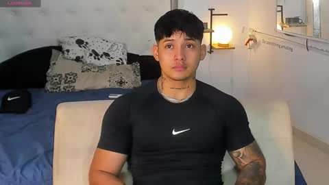 Snapshot of lunay_xtreemboy chatting on 12-20-25, 12:07 Lunay online show from 12-20-25, 12:07