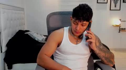 Snapshot of lunay_xtreemboy chatting on 01-15-26, 01:32 Lunay online show from 01-15-26, 01:32