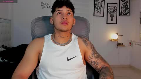 Snapshot of lunay_xtreemboy chatting on 01-16-26, 12:14 Lunay online show from 01-16-26, 12:14