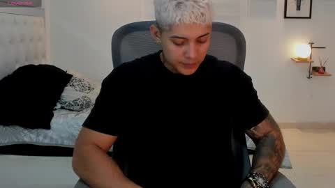 Snapshot of lunay_xtreemboy chatting on 02-06-26, 12:04 Lunay online show from 02-06-26, 12:04