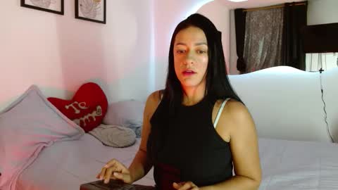 lunayois02 online show from 02-09-26, 02:04