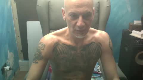 Snapshot of lungopelle20cm chatting on 01-26-25, 03:03 lungopelle20cm online show from 01-26-25, 03:03