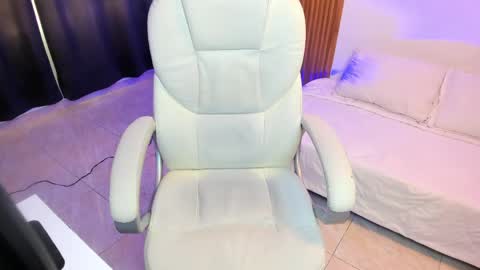 Snapshot of luniksa chatting on 04-18-26, 11:36 luniksa online show from 04-18-26, 11:36