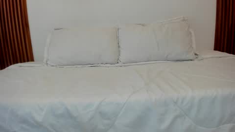 Snapshot of luniksa chatting on 04-23-26, 12:29 luniksa online show from 04-23-26, 12:29