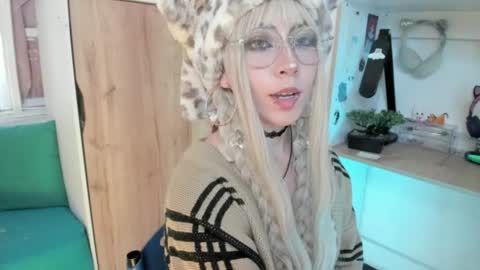 lunivyra online show from 07-23-26, 05:00