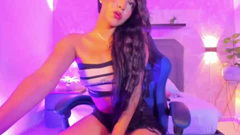 Snapshot of lunna_celeste chatting on 05-20-26, 12:33 L U N A online show from 05-20-26, 12:33