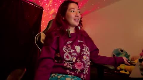 Snapshot of lunnaa1_ chatting on 10-22-25, 05:30 Luna online show from 10-22-25, 05:30