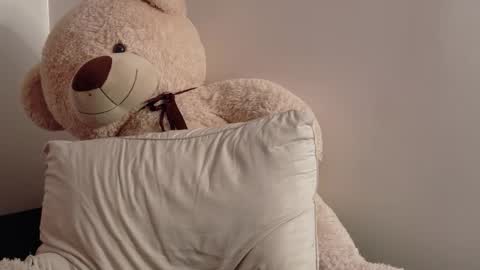 Snapshot of lunnaa1_ chatting on 11-07-25, 04:23 Luna online show from 11-07-25, 04:23